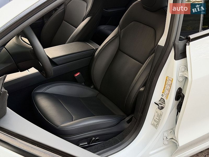 Седан Tesla Model 3 2024 в Киеве