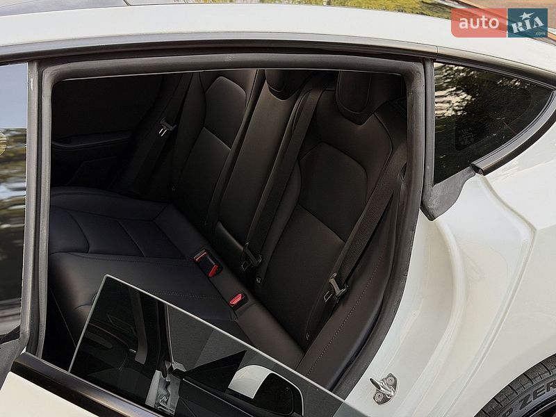 Седан Tesla Model 3 2024 в Киеве