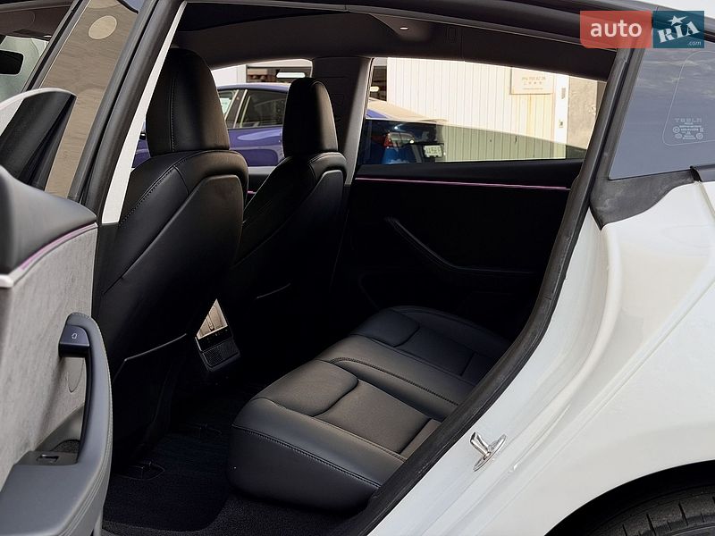 Седан Tesla Model 3 2024 в Киеве