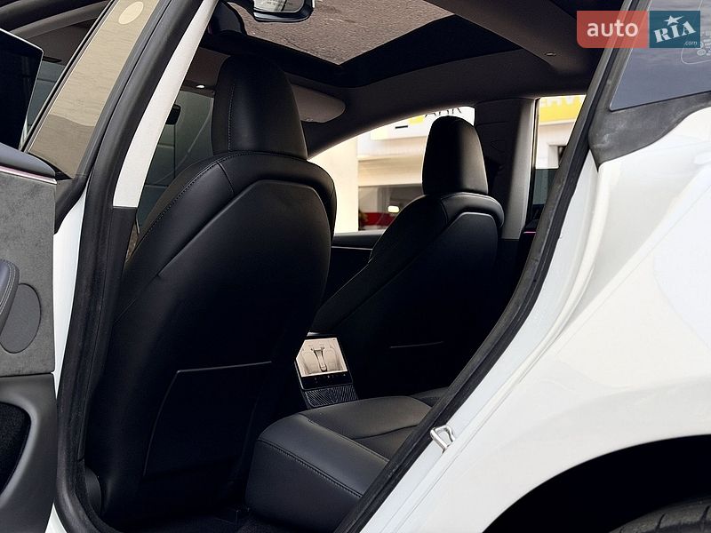 Седан Tesla Model 3 2024 в Киеве