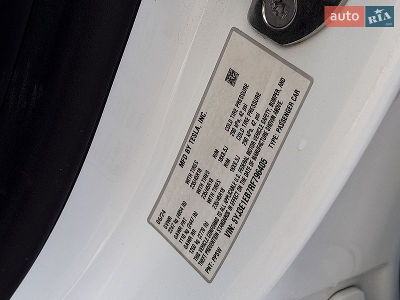Седан Tesla Model 3 2024 в Киеве
