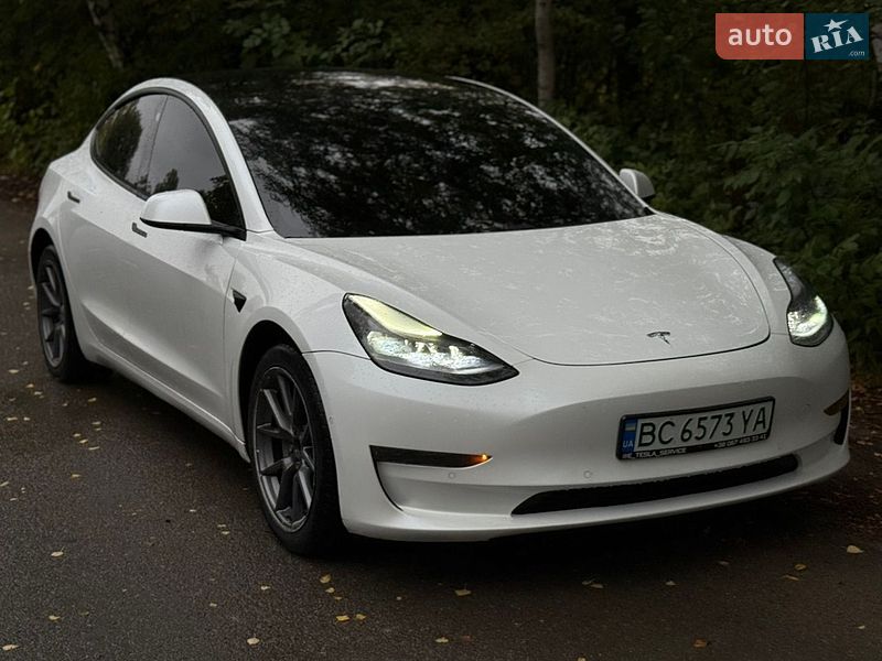 Седан Tesla Model 3 2021 в Львові