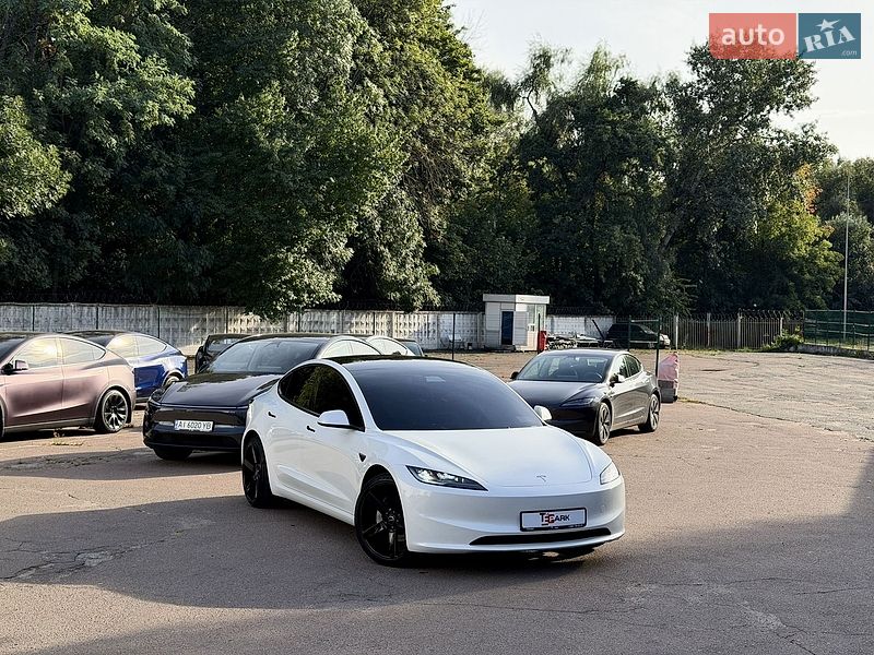 Седан Tesla Model 3 2024 в Киеве