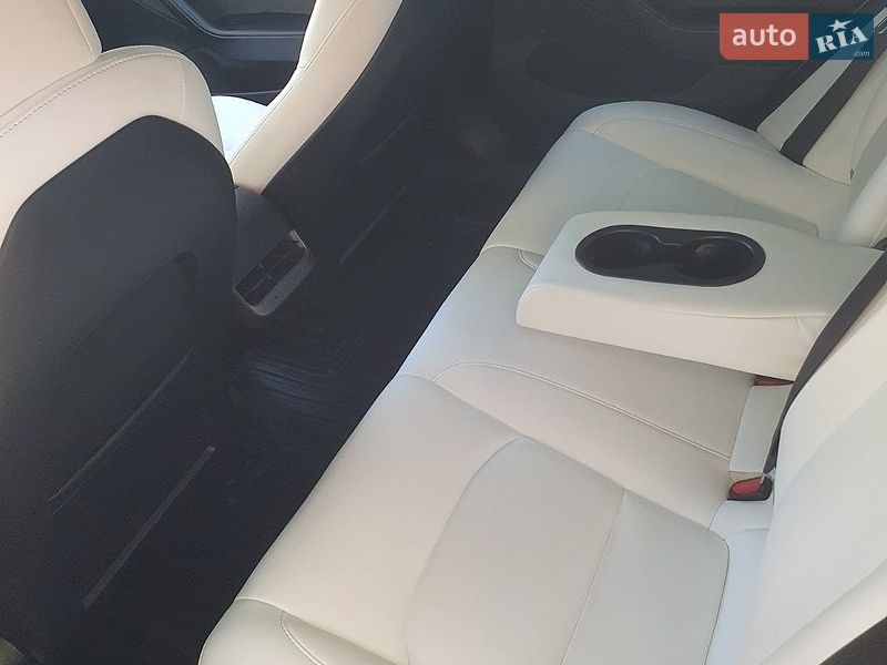 Седан Tesla Model 3 2022 в Львове