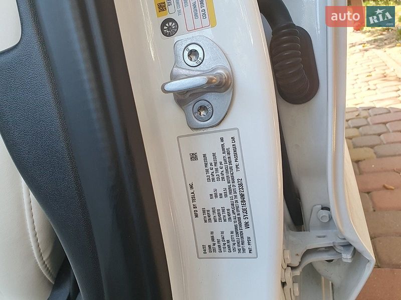 Седан Tesla Model 3 2022 в Львове