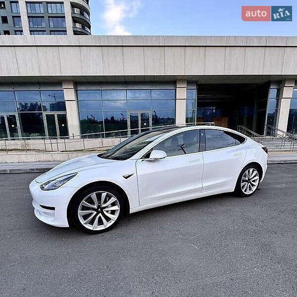 Седан Tesla Model 3 2019 в Львові фото 16 Седан Tesla Model 3 2019 в Львові