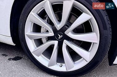 Седан Tesla Model 3 2019 в Львові фото 19 Седан Tesla Model 3 2019 в Львові