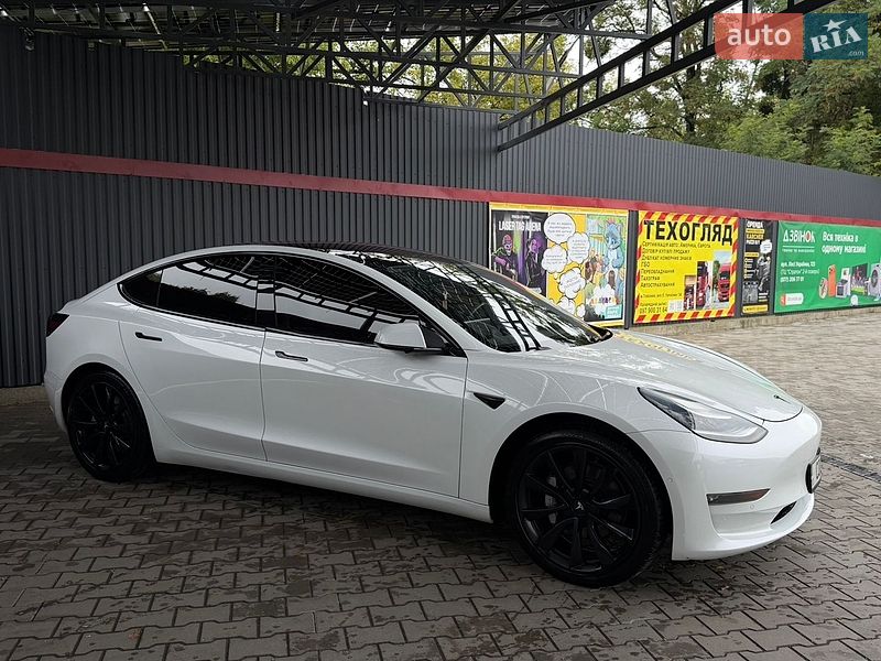 Седан Tesla Model 3 2018 в Ирпене