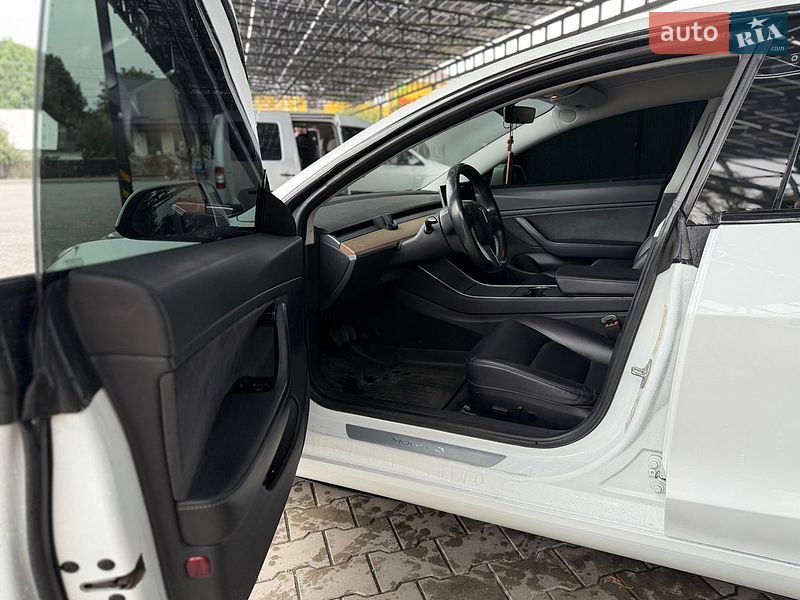 Седан Tesla Model 3 2018 в Ирпене