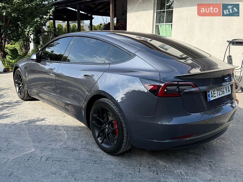 Седан Tesla Model 3 2023 в Днепре