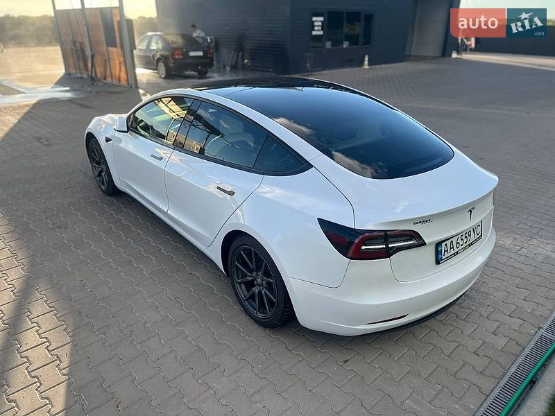 Седан Tesla Model 3 2021 в Києві
