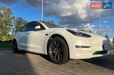 Седан Tesla Model 3 2021 в Києві