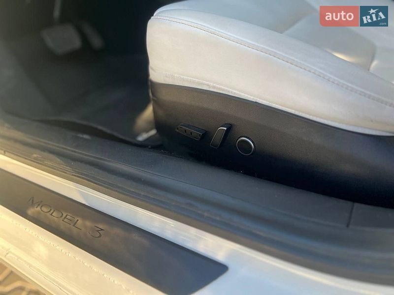 Седан Tesla Model 3 2021 в Києві