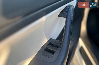 Седан Tesla Model 3 2021 в Києві
