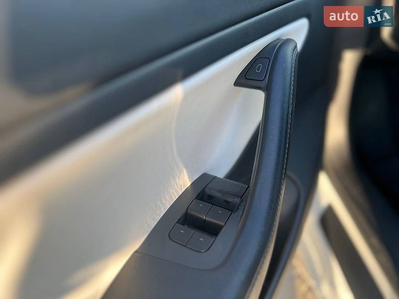 Седан Tesla Model 3 2021 в Києві