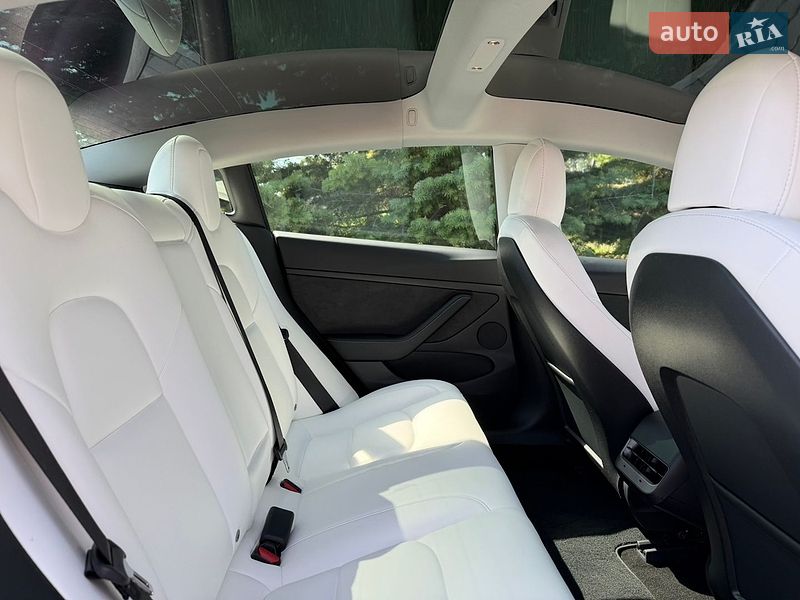 Седан Tesla Model 3 2021 в Одесі