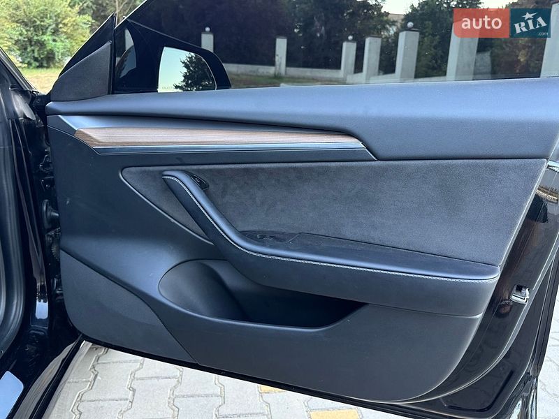 Седан Tesla Model 3 2019 в Одессе