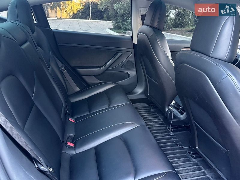 Седан Tesla Model 3 2019 в Одессе