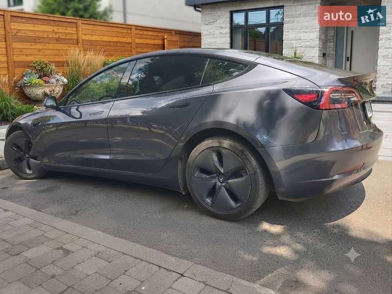 Tesla Model 3 2023