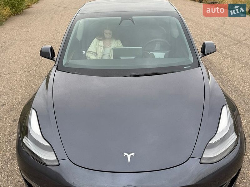 Седан Tesla Model 3 2021 в Одессе