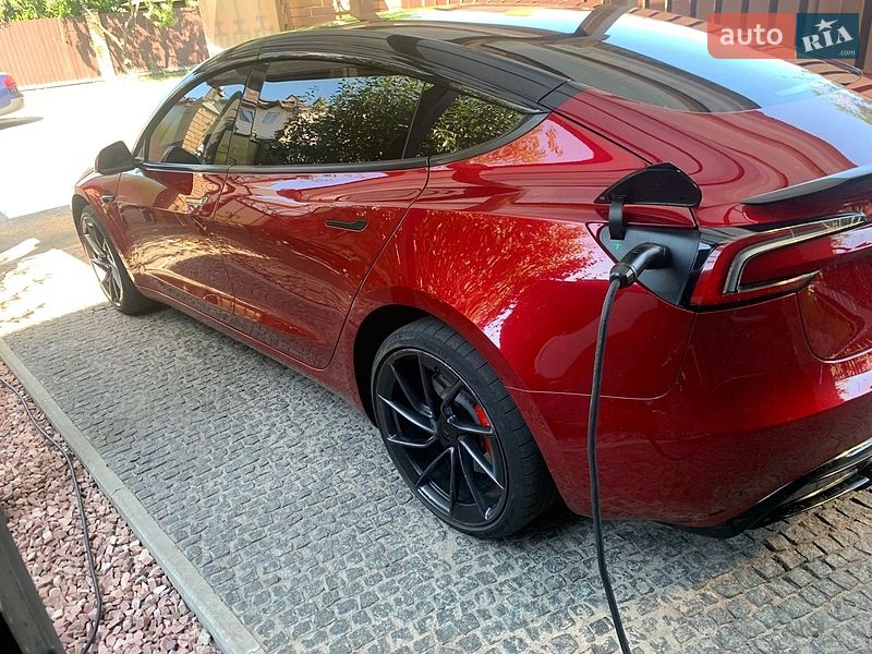 Седан Tesla Model 3 2024 в Киеве