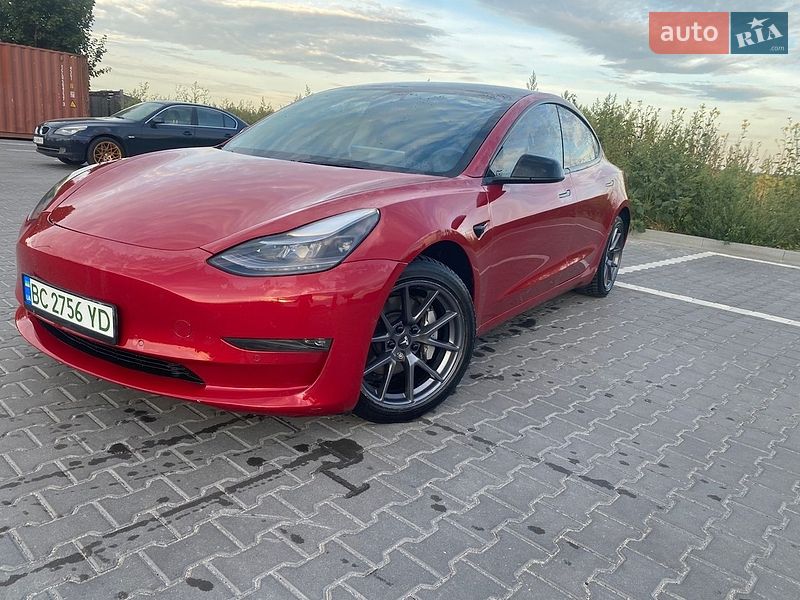 Седан Tesla Model 3 2022 в Киеве
