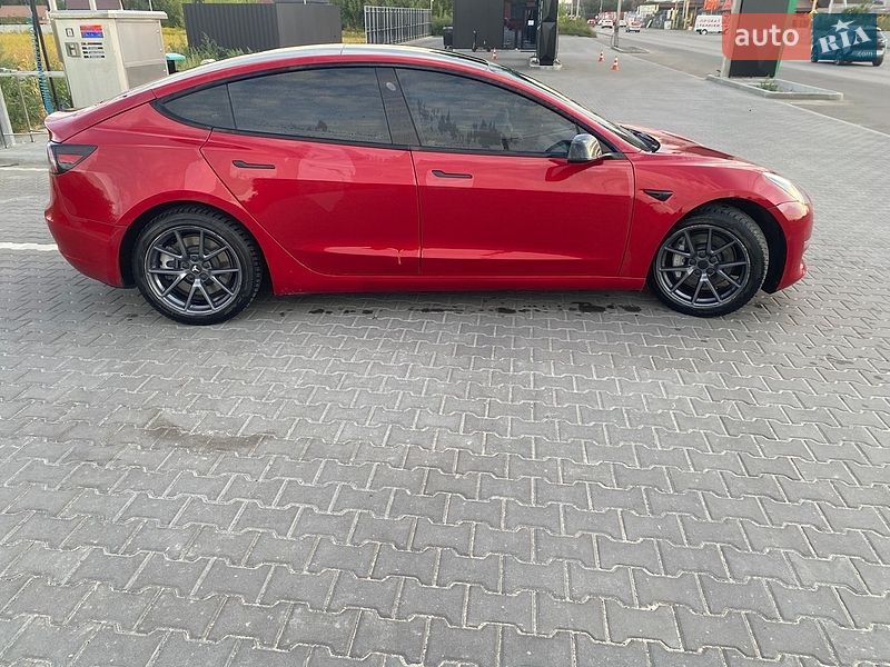 Седан Tesla Model 3 2022 в Киеве