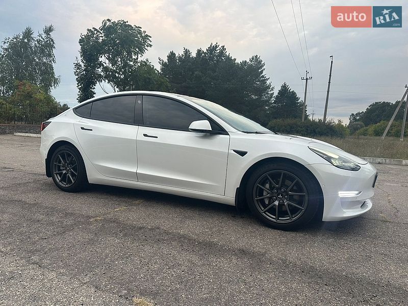 Седан Tesla Model 3 2021 в Кропивницком