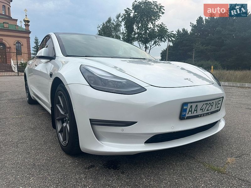 Седан Tesla Model 3 2021 в Кропивницком