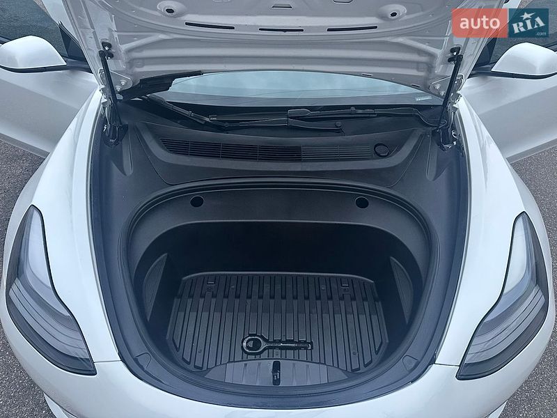 Седан Tesla Model 3 2021 в Кропивницком