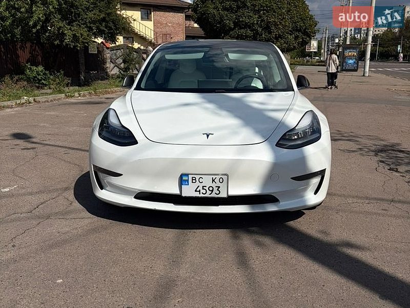 Седан Tesla Model 3 2019 в Львове