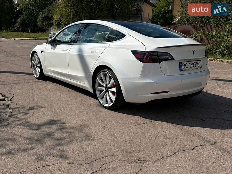 Седан Tesla Model 3 2019 в Львове