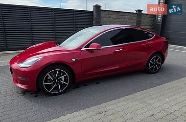 Седан Tesla Model 3 2018 в Ужгороде