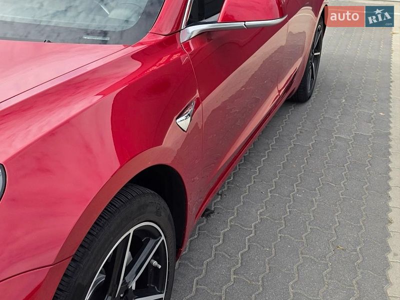Седан Tesla Model 3 2018 в Ужгороде