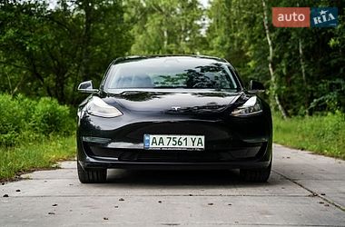 Седан Tesla Model 3 2019 в Киеве