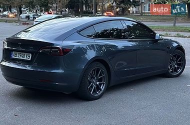 Седан Tesla Model 3 2022 в Виннице