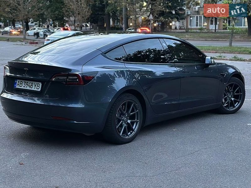 Седан Tesla Model 3 2022 в Виннице