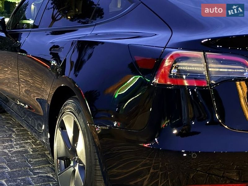 Седан Tesla Model 3 2022 в Львові