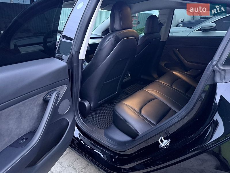 Седан Tesla Model 3 2022 в Львові