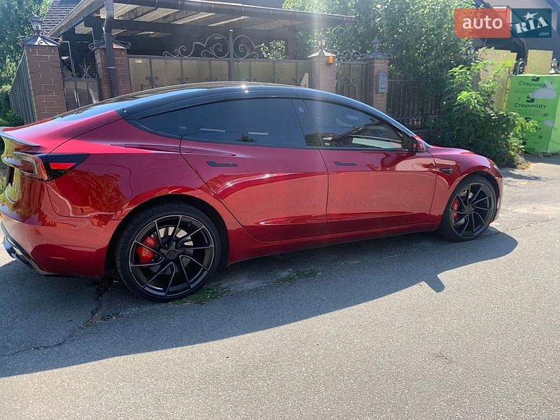 Седан Tesla Model 3 2024 в Киеве