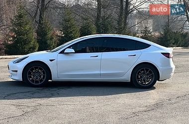 Седан Tesla Model 3 2021 в Львове