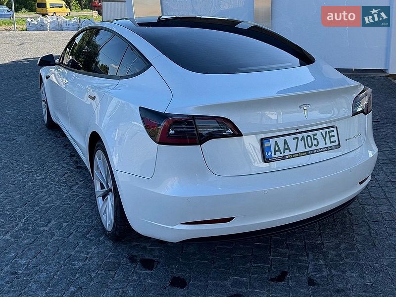 Седан Tesla Model 3 2021 в Києві