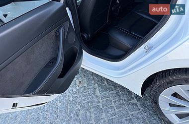 Седан Tesla Model 3 2021 в Києві