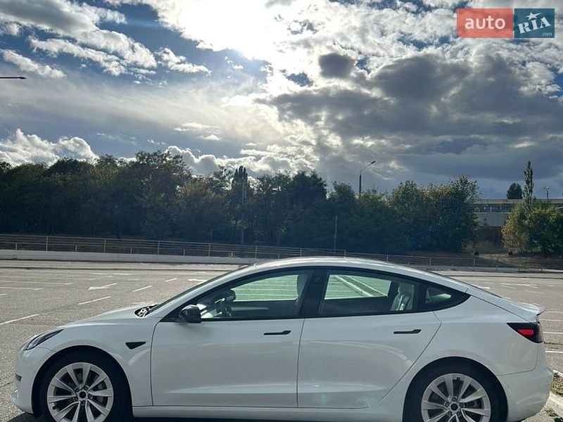 Седан Tesla Model 3 2021 в Киеве
