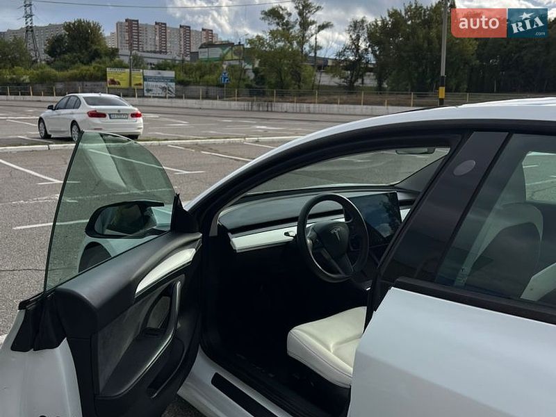 Седан Tesla Model 3 2021 в Киеве