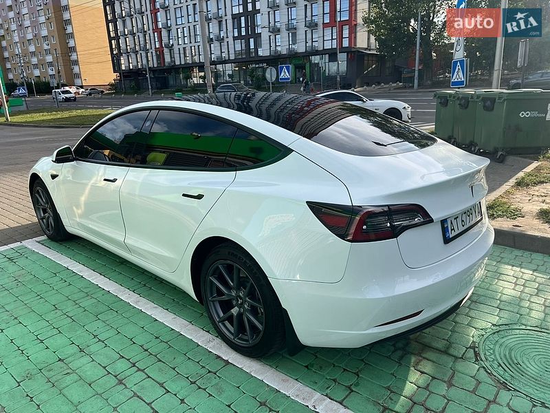 Седан Tesla Model 3 2022 в Києві