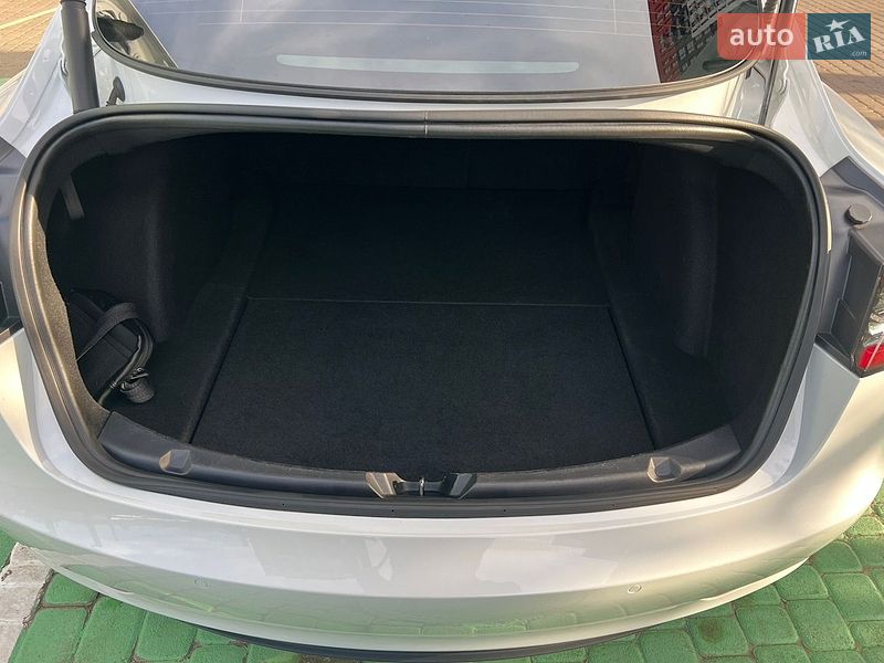 Седан Tesla Model 3 2022 в Києві