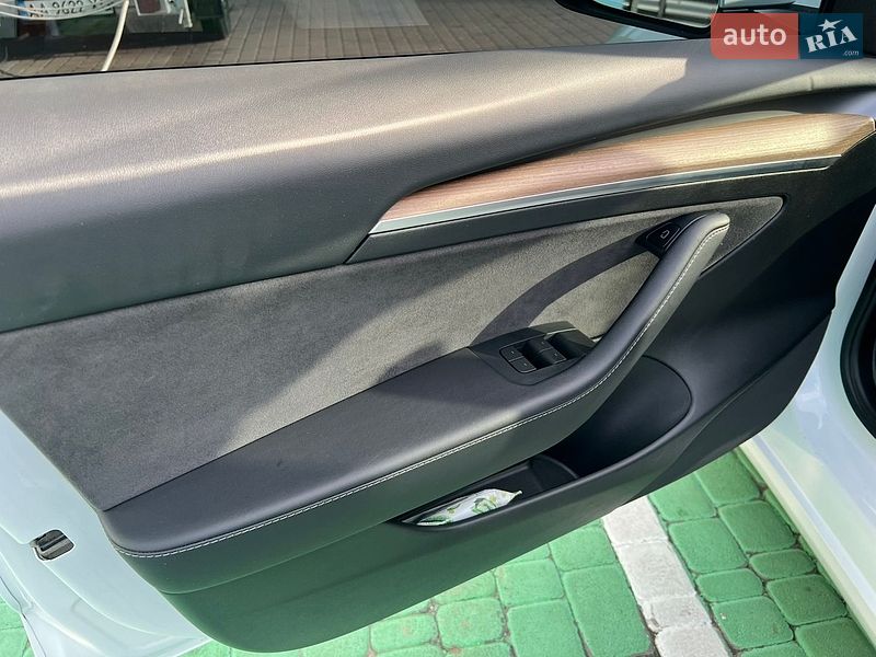 Седан Tesla Model 3 2022 в Києві