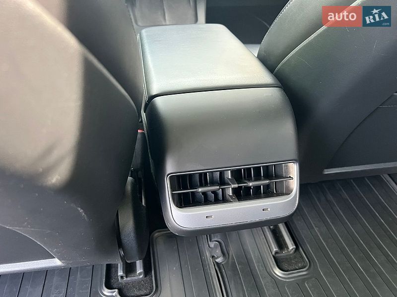 Седан Tesla Model 3 2022 в Києві