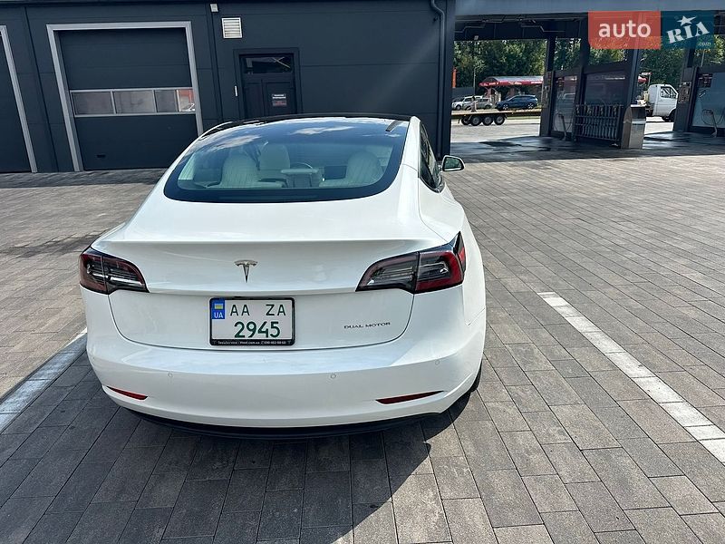 Седан Tesla Model 3 2019 в Луцке